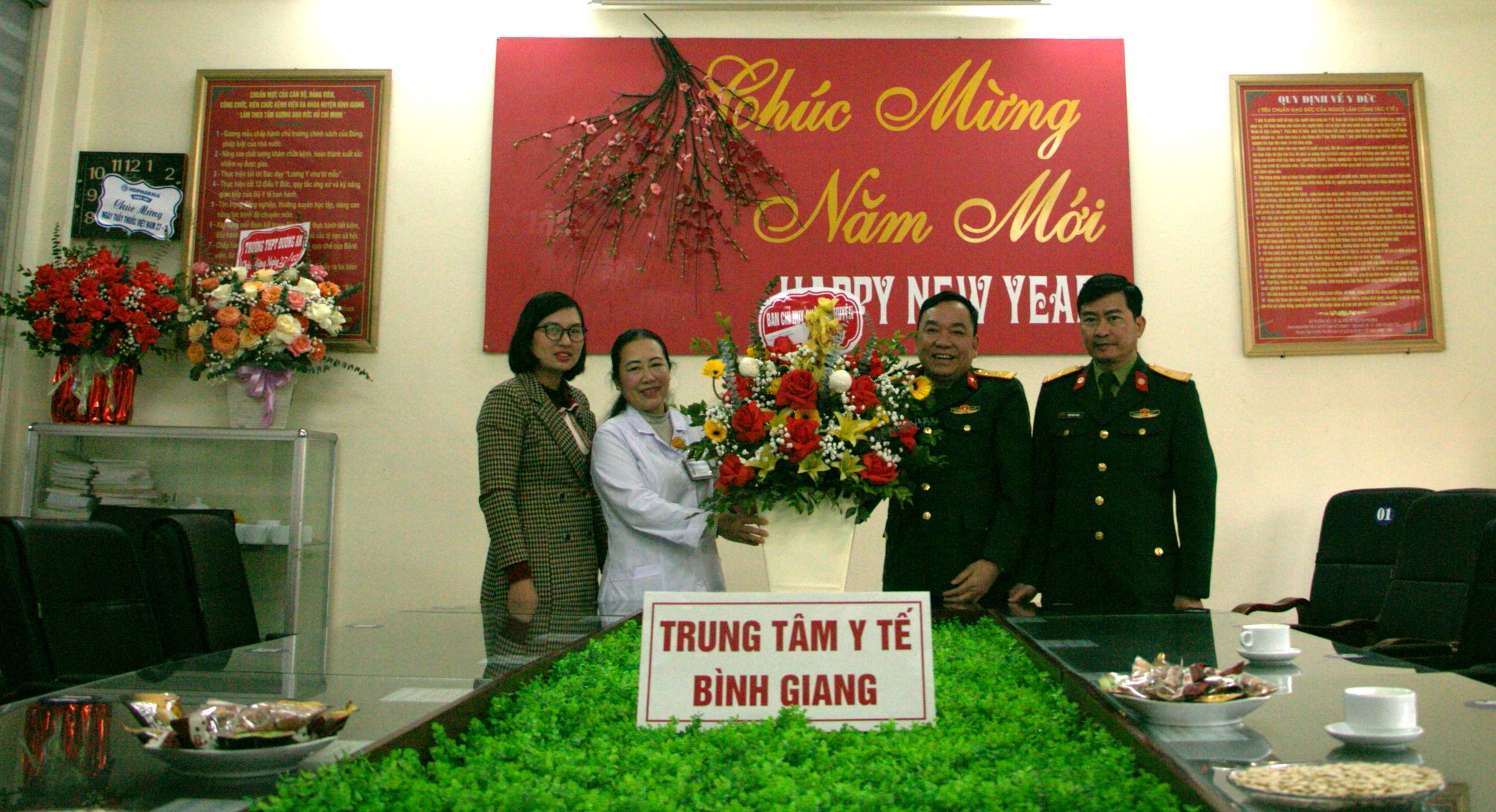 Ban CHQS huyện Bình Giang phối hợp chăm sóc sức khỏe cho bộ đội và nhân dân