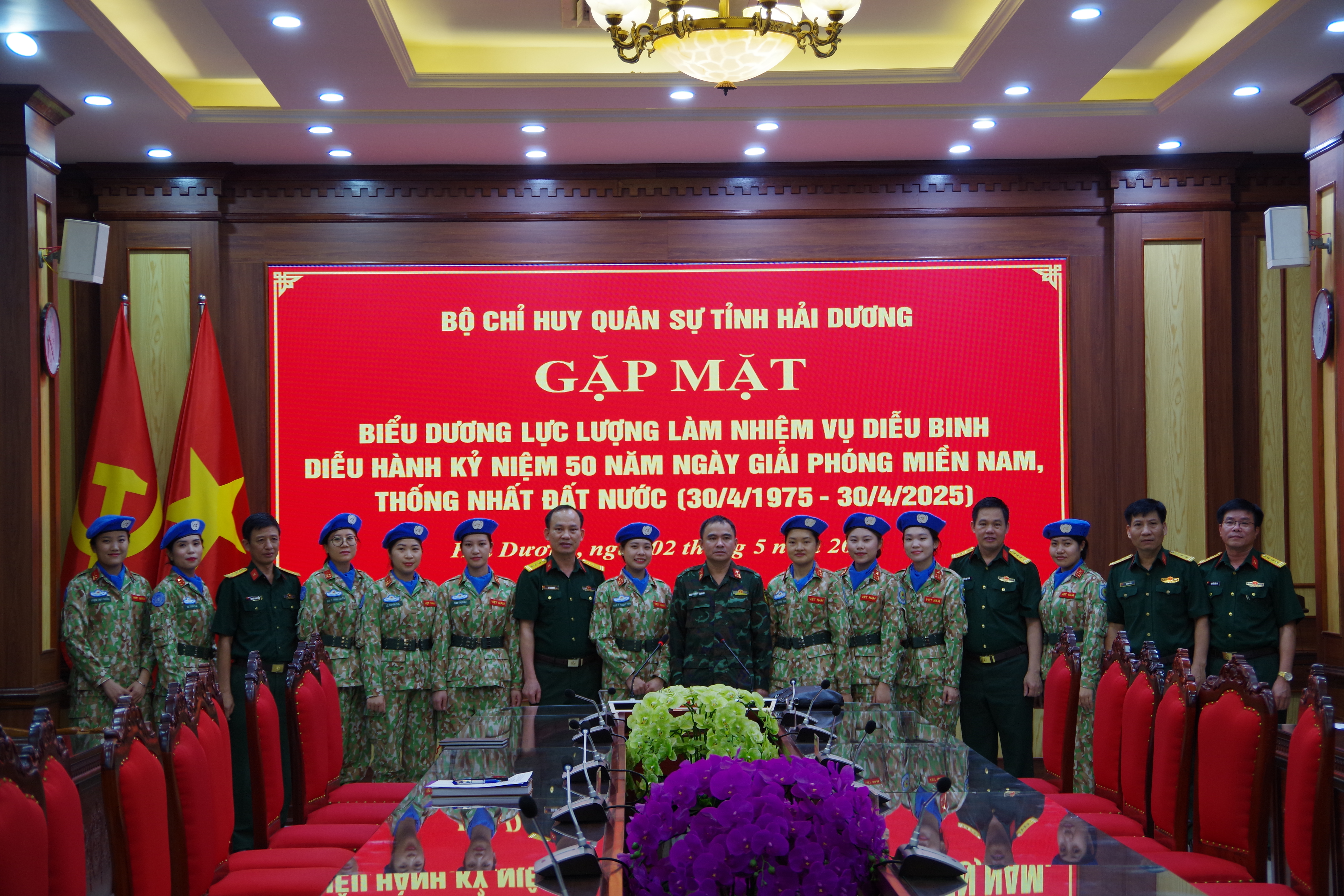 Bộ CHQS tỉnh Hải Dương: Gặp mặt, biểu dương các nữ quân nhân tham gia diễu binh kỷ niệm 50 năm ngày giải phóng miền Nam, thống nhất đất nước